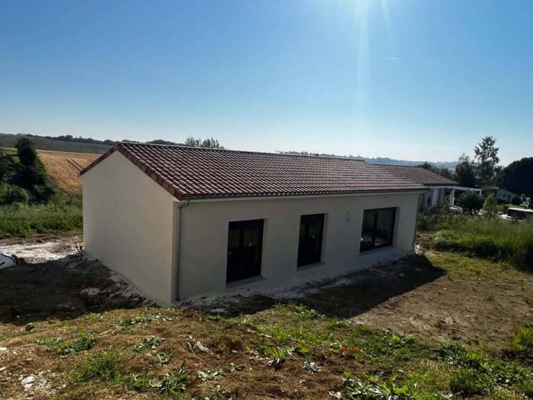 Construction d'un emaison de plain pied à Bazus, au Nord de Toulouse par VIP Création